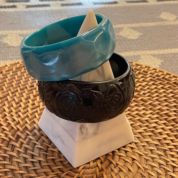 🌻2 for $15🌻 Blue Lucite Bangle Set - Picture 1 of 3